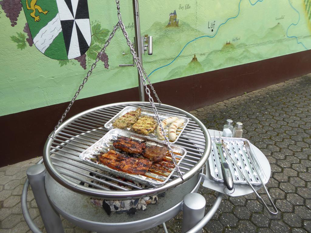 Ferienwohnungen Im Moseltal Loef Exterior photo