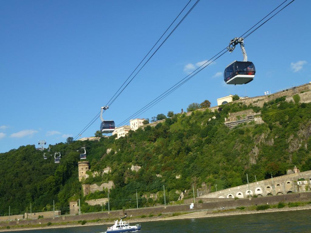 Ferienwohnungen Im Moseltal Loef Exterior photo