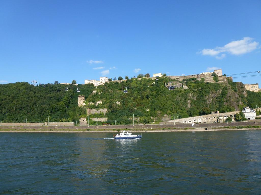 Ferienwohnungen Im Moseltal Loef Exterior photo